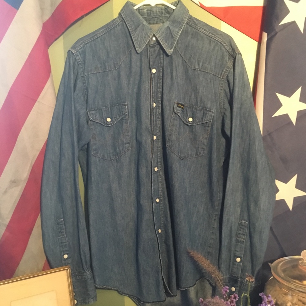 WRANGLER DENIM BUTTON UP LONG SLEEVE SHIRT M/L